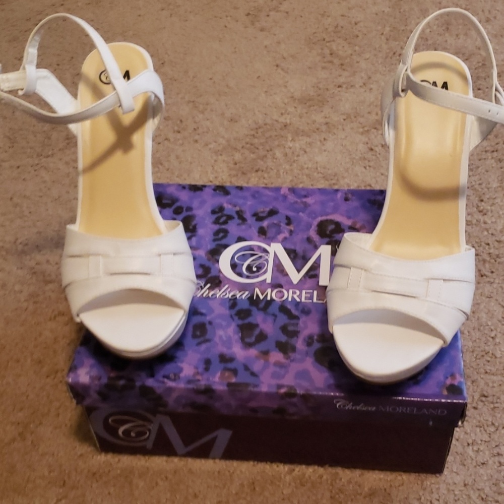 11M  White Chelsea Moreland wedge open toe